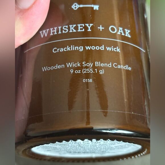 Threshold, whiskey + oak crackling wick candle - Picture 5 of 6